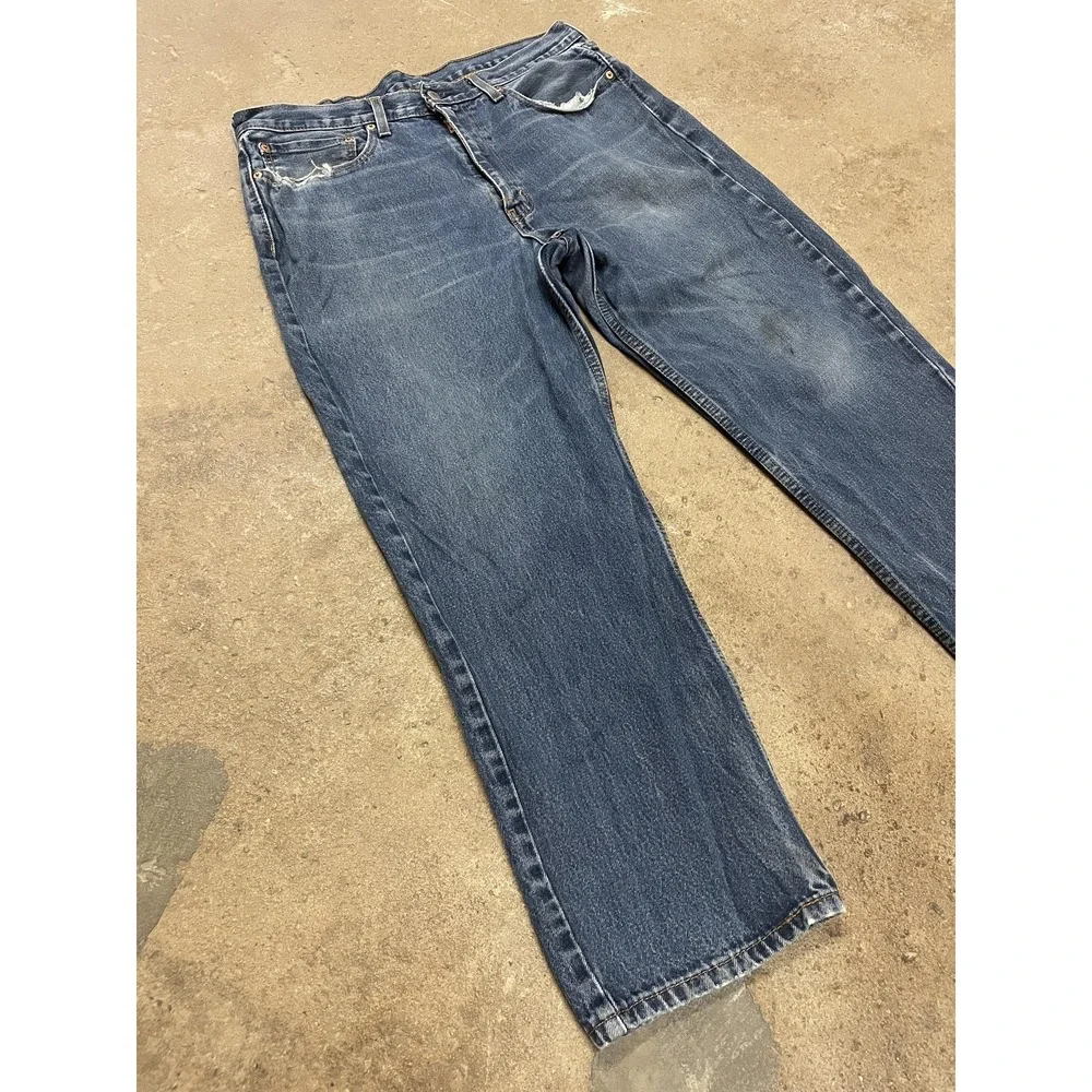 Levis 520‎ Jeans Mens 36x29 Medium Wash Blue Regular Straight Zip Fly Distressed